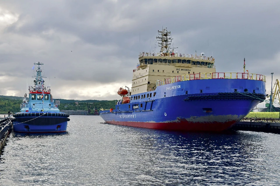 С 15 мая 2023 по решению полиции Норвегии ограничен сход на берег для членов экипажа российских судов в портах Киркенес и Ботсфьорд.