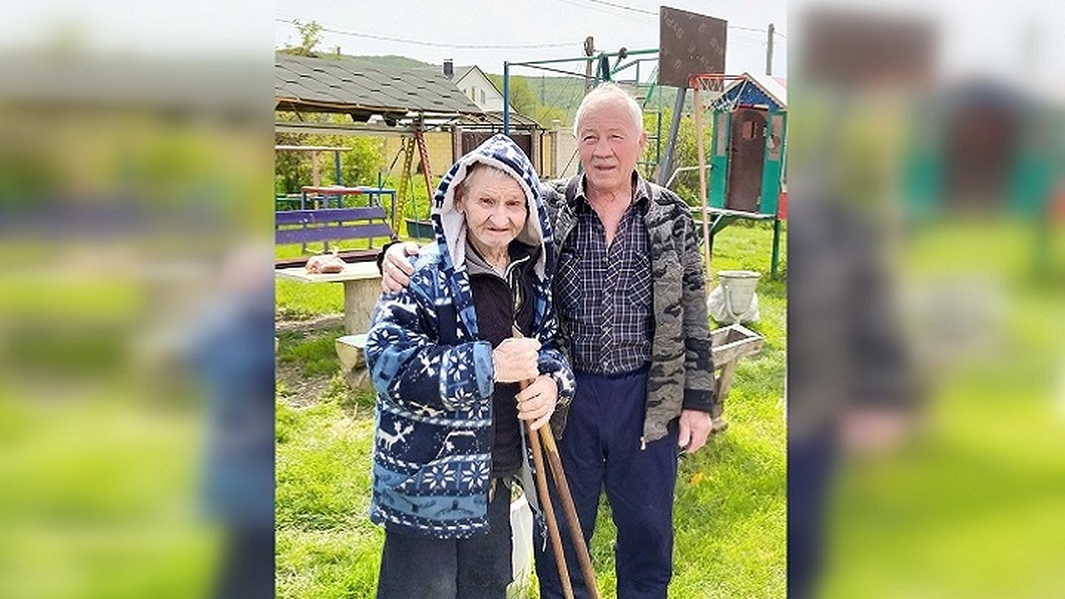 Волонтеры купили дом-вагончик для 91-летнего пенсионера из Бахчисарая,  который четыре месяца прожил на пепелище - KP.RU