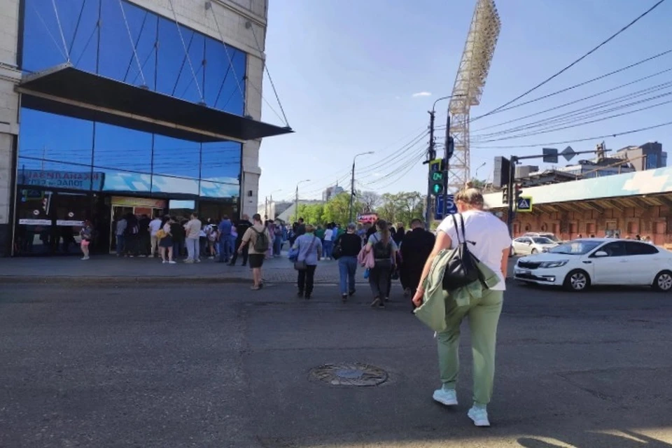 В Ярославле из торгового центра эвакуировали людей. ФОТО: группа "Жесть Ярославль" ВКонтакте