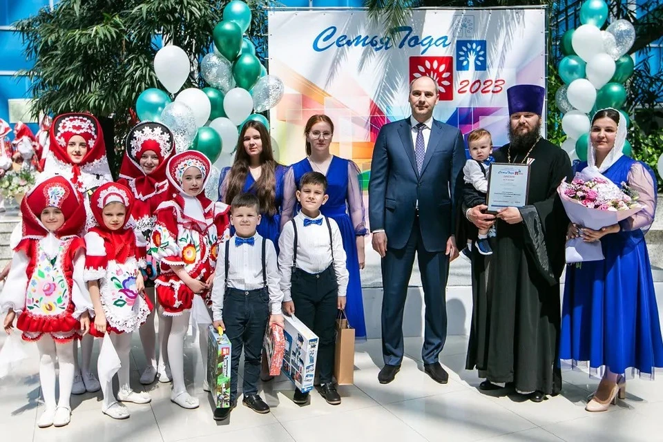 В номинации «Многодетная семья» победили Анисимовы из Бугуруслана. Фото: orenburzhie.ru
