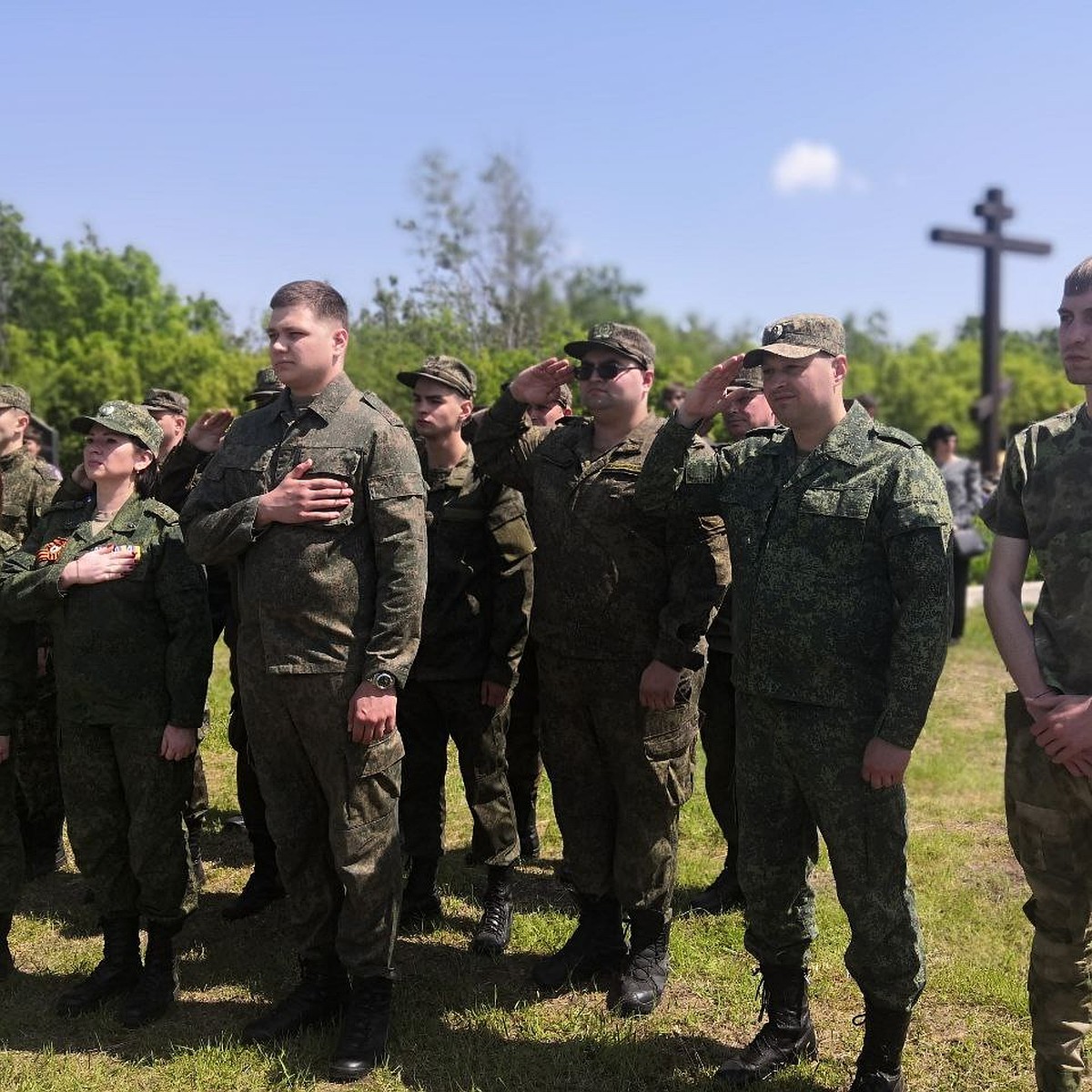 Наш долг, чтобы имя каждого было установлено»: в Луганске перезахоронили  останки павших воинов - KP.RU