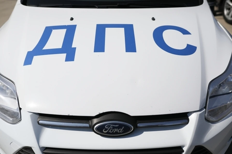 В Новосибирске на Мочищенском шоссе перевернулась легковушка. Фото: "АСТ-54"