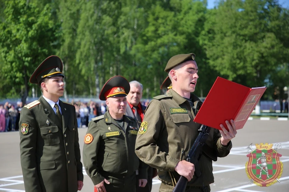 Парни из нового пополнения белорусской армии приняли присягу. Фото: mil.by