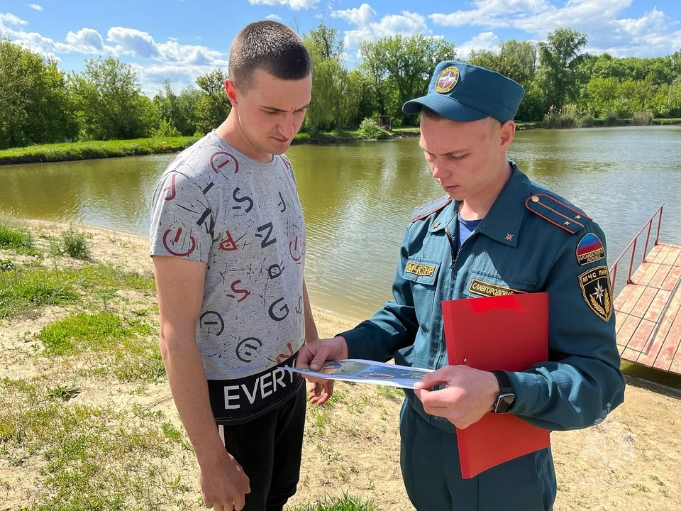 Первым специалисты посетили пруд в Марковке. Фото: МЧС ЛНР