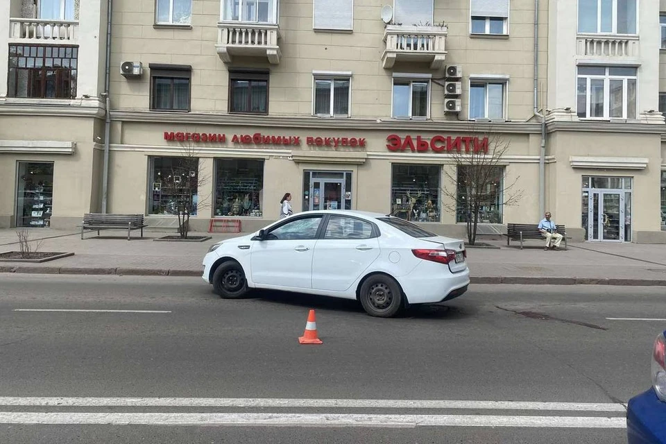 В центре Красноярска автомобиль дважды наехал на пешехода-нарушителя. Фото: МВД