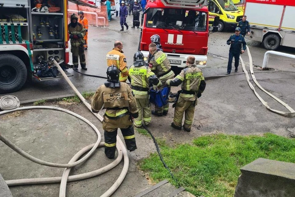 Пожарные эвакуировали семь человек. Фото: ГУ МЧС по Ростовской области