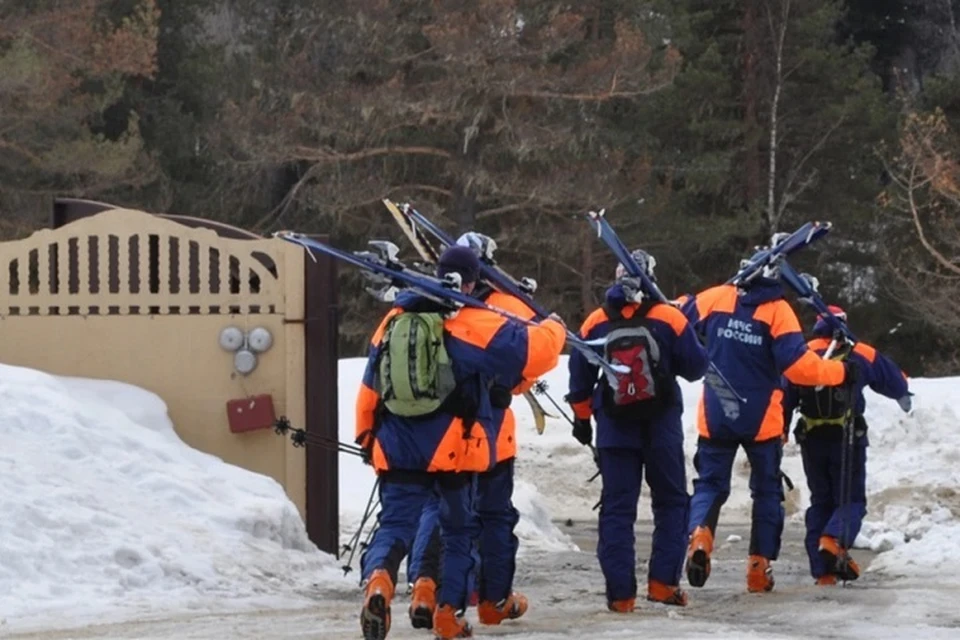 Пропавших на Эльбрусе белорусских туристов ищут более 80 человек с помощью спасательного вертолета. Фото: архив 09.mchs.gov.ru
