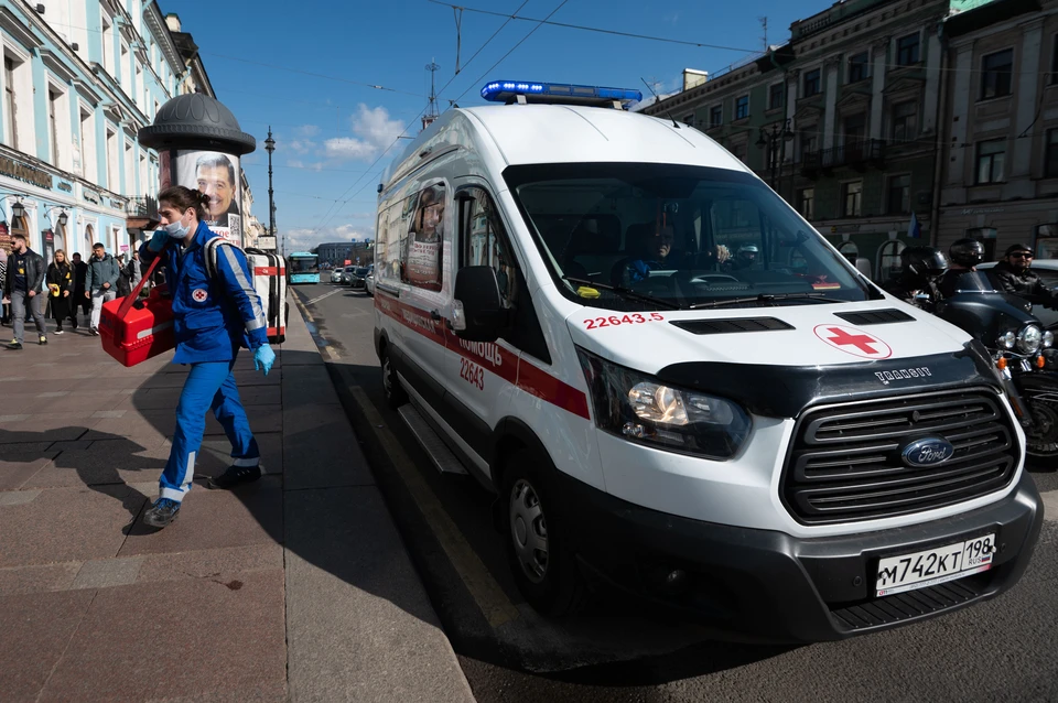 12-летний мальчик на велосипеде попал под машину в Петербурге.