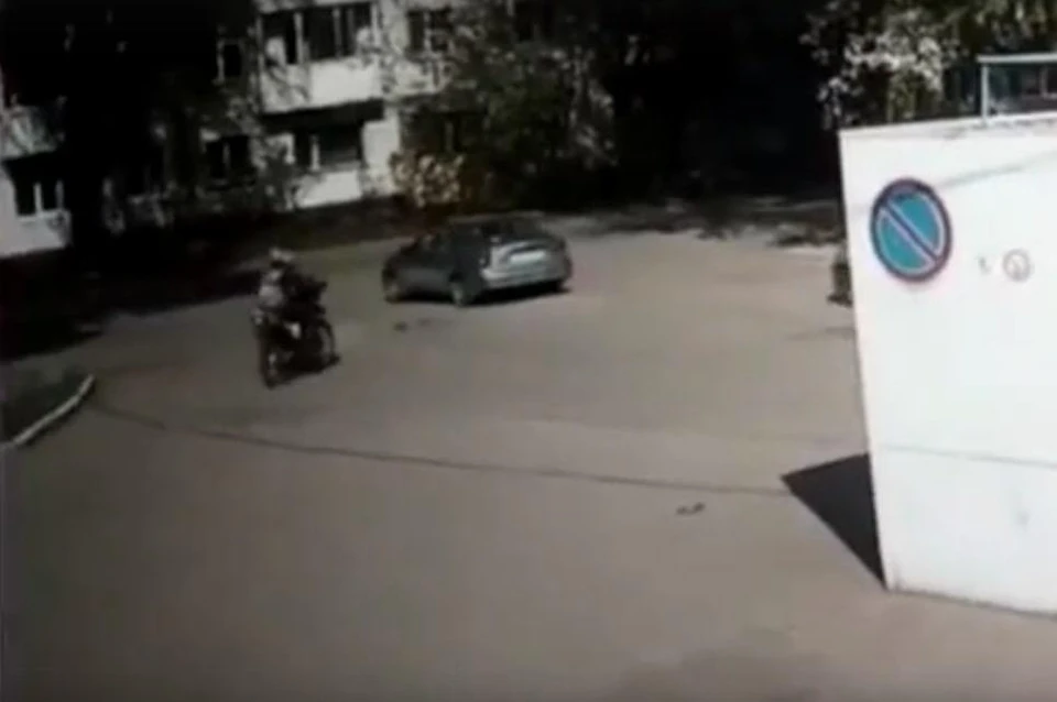 Мотоциклиста разыскивает полиция. Фото: скриншот видео ГУ МВД России по Томской области