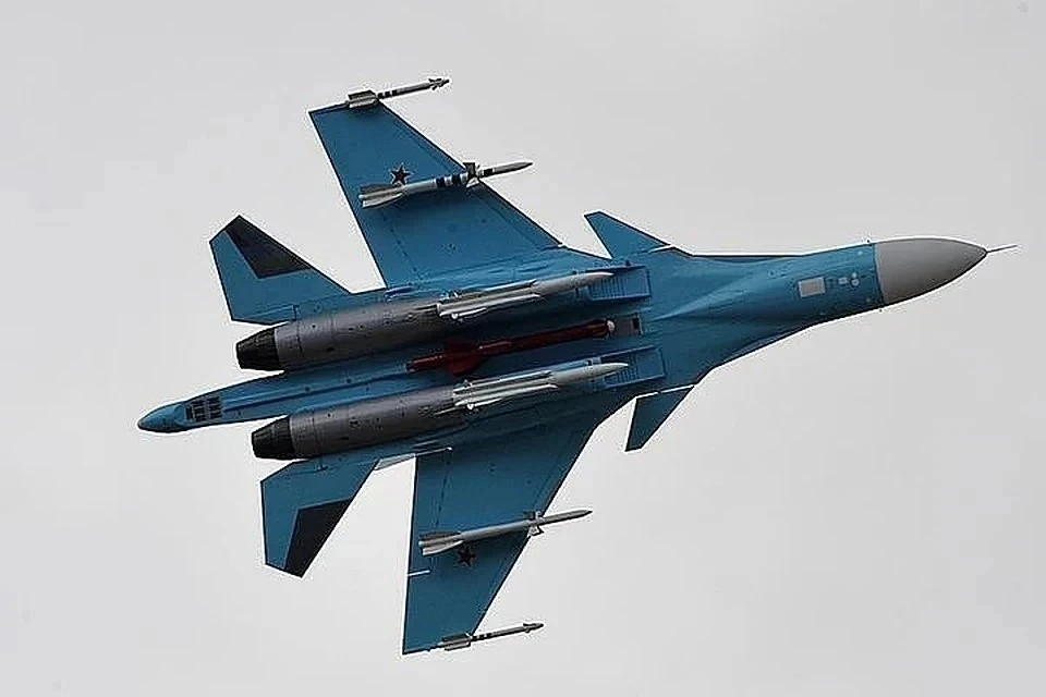Российские истребители Су-35 и Су-27 сопроводили стратегические бомбардировщики США над Балтикой