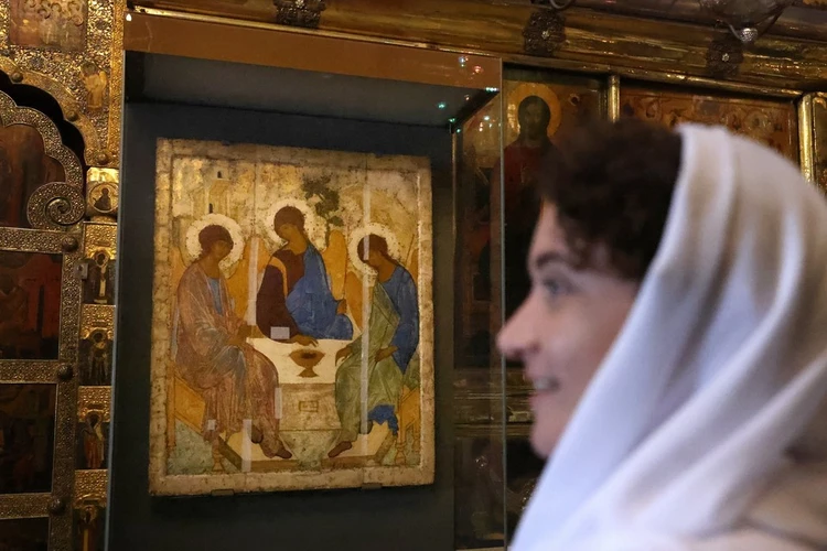«Троицу» Рублева все-таки выставят в храме Христа Спасителя