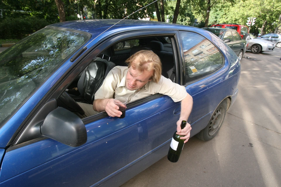 На Ставрополье пьяный водитель вел себя агрессивно и пытался сбежать от автоинспекторов