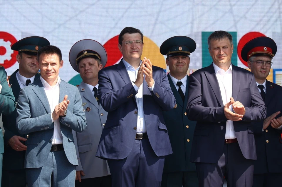 Глеб Никитин посетил праздничный парад в Дзержинске. ФОТО: администрация Дзержинска