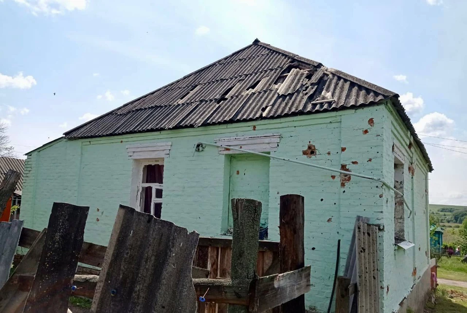 31 мая. Новопетровка. Посечены кровля, фасады и заборы, выбиты стекла.