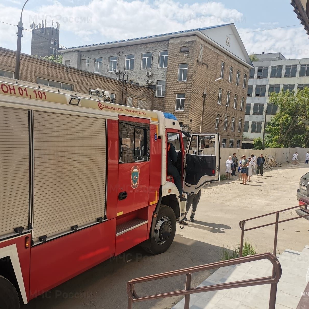 В Гусь-Хрустальном во время пожара в поликлинике эвакуировали 102 человека  - KP.RU