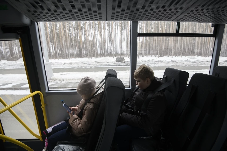 В Новосибирске водитель автобуса отказался открыть дверь, когда ребенку стало плохо в салоне.