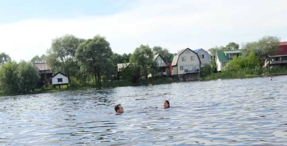Купаться лучше за городом.