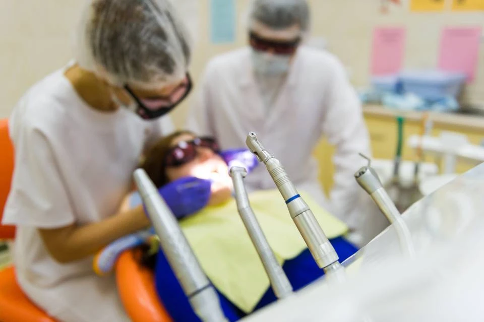 На бесплатное протезирование зубов Мурманской области существует длинная очередь.