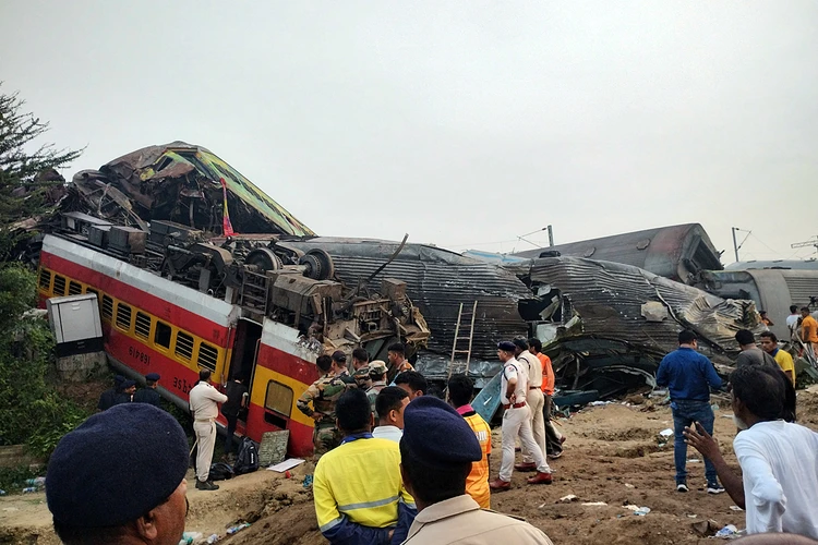 Почти 300 погибших, более 900 раненых: Последние новости о столкновении пассажирских поездов в Индии