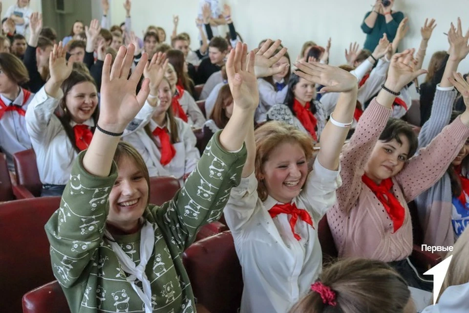 В Республике уже открыто около 300 ячеек «Движения Первых». Фото: Движение первых в ЛНР