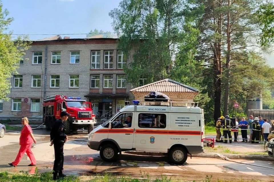 Предварительная версия возгорания - короткое замыкание. Фото: ГУ МЧС по Новосибирской области.