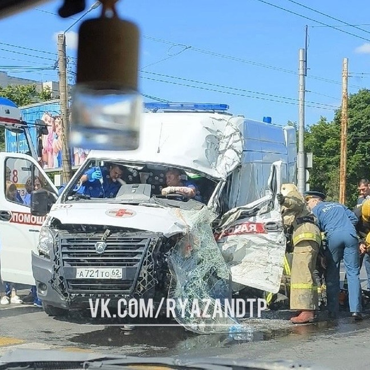 Машина скорой помощи попала в жесткое ДТП на Московском шоссе в Рязани -  KP.RU