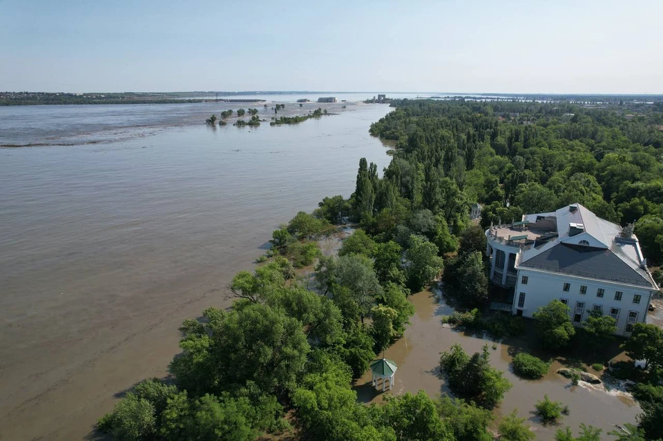 Вода отступила на несколько сантиметров