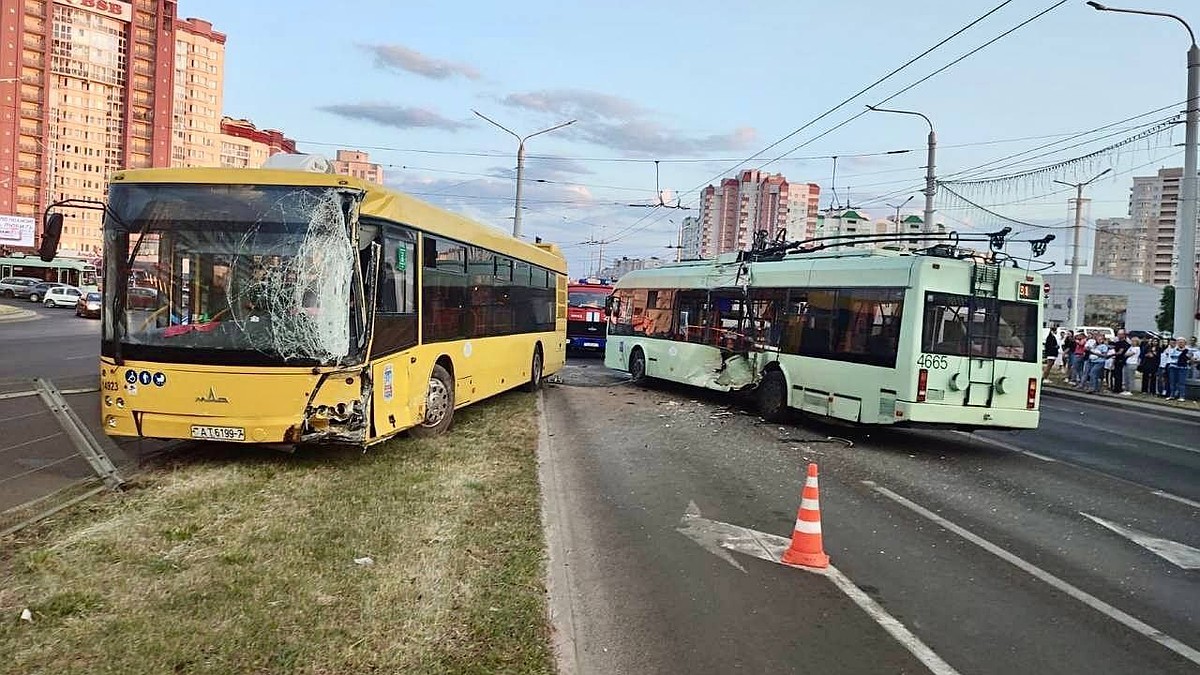 В Минске в жутком ДТП на Притыцкого с автобусом, троллейбусом и автомобилем  пострадали 7 человек - KP.RU