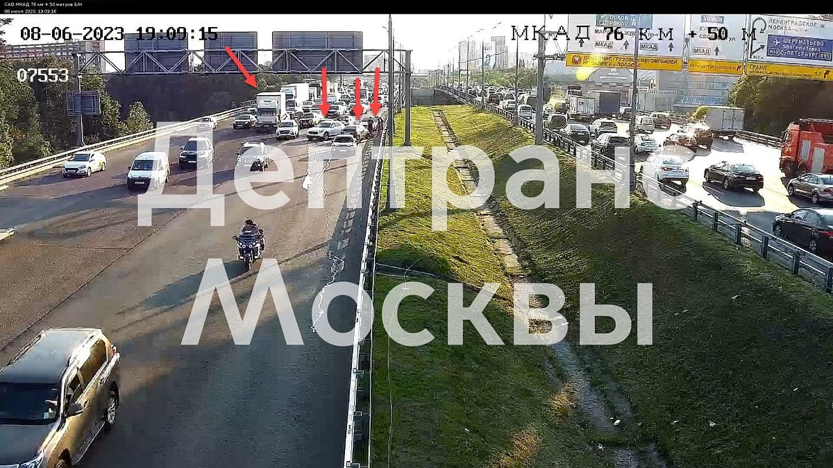 ДТП с участием нескольких автомобилей произошло на 76-м км МКАД в Москве -  KP.RU