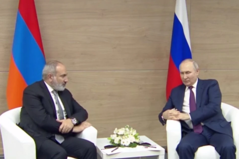 Путин и Пашинян начали двусторонние переговоры в Сочи