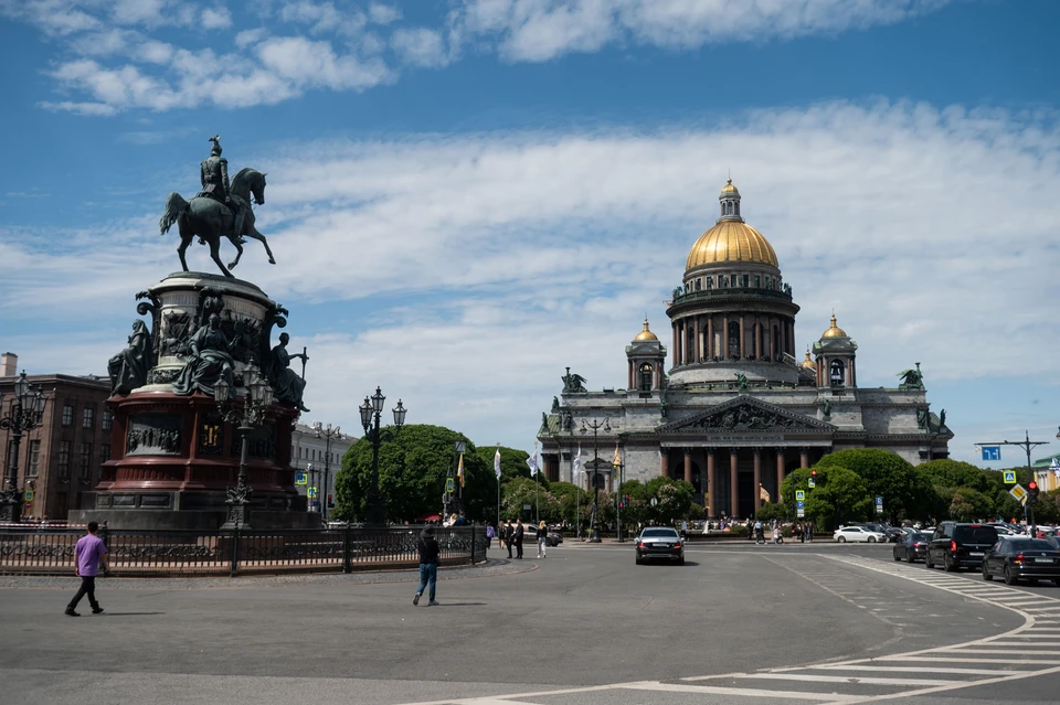 Богослужение в честь 165-летия освящения Исаакиевского собора прошло в Петербурге.