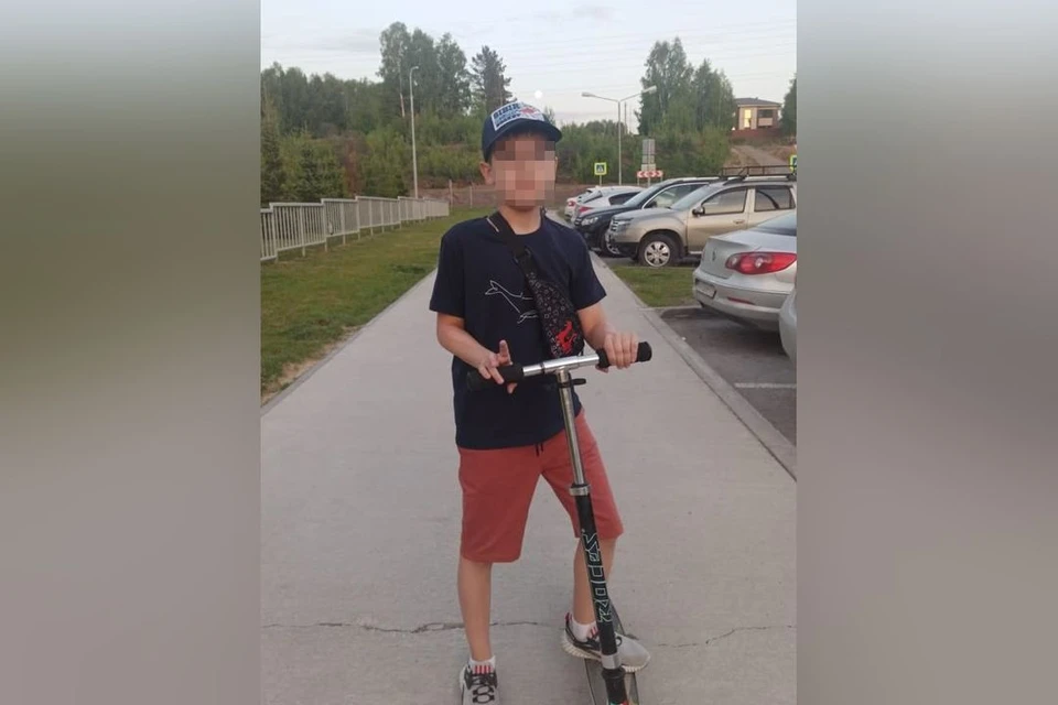 Поиски 10-летнего мальчика в темно-синей толстовке завершились в Новосибирске. Фото: Подслушано Кольцово