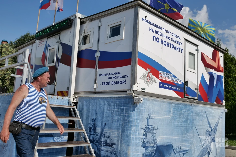 При заключении контракта гражданину выплачивают единовременную выплату в размере 195 тысяч рублей.