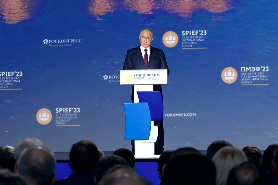 Президент России Владимир Путин выступил на ПМЭФ-2023