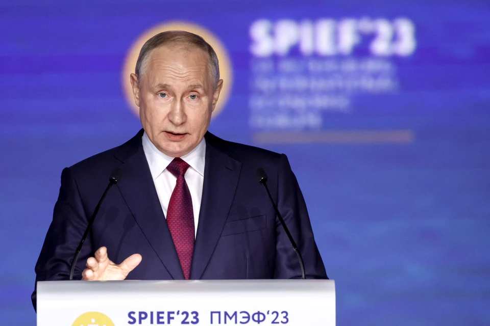 Путин заявил, что не будет "учить" Байдена