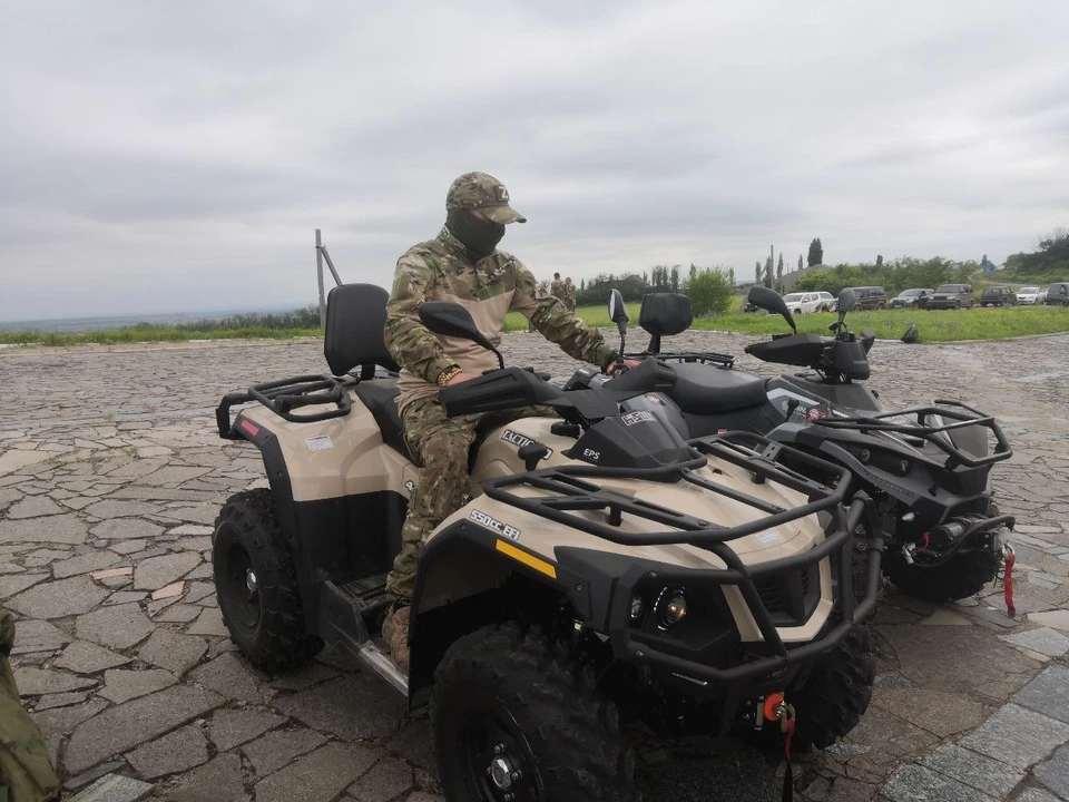 Квадроциклы передали военным ЛНР