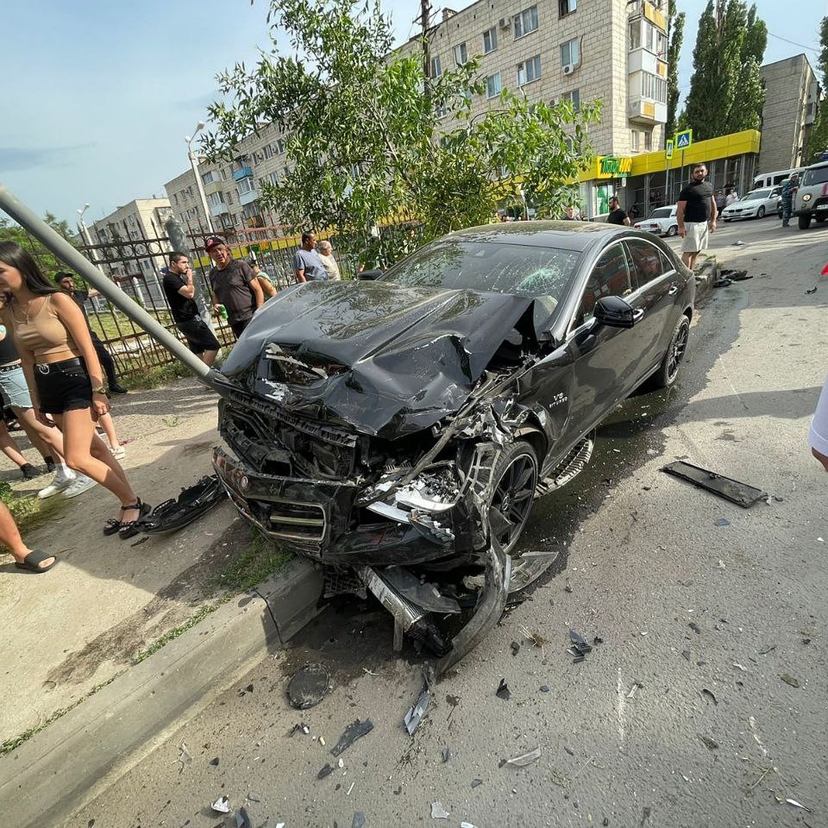 В ДТП с «Мерседесом» и «Киа» на юге Волгограда погиб водитель, в больнице  годовалый малыш - KP.RU