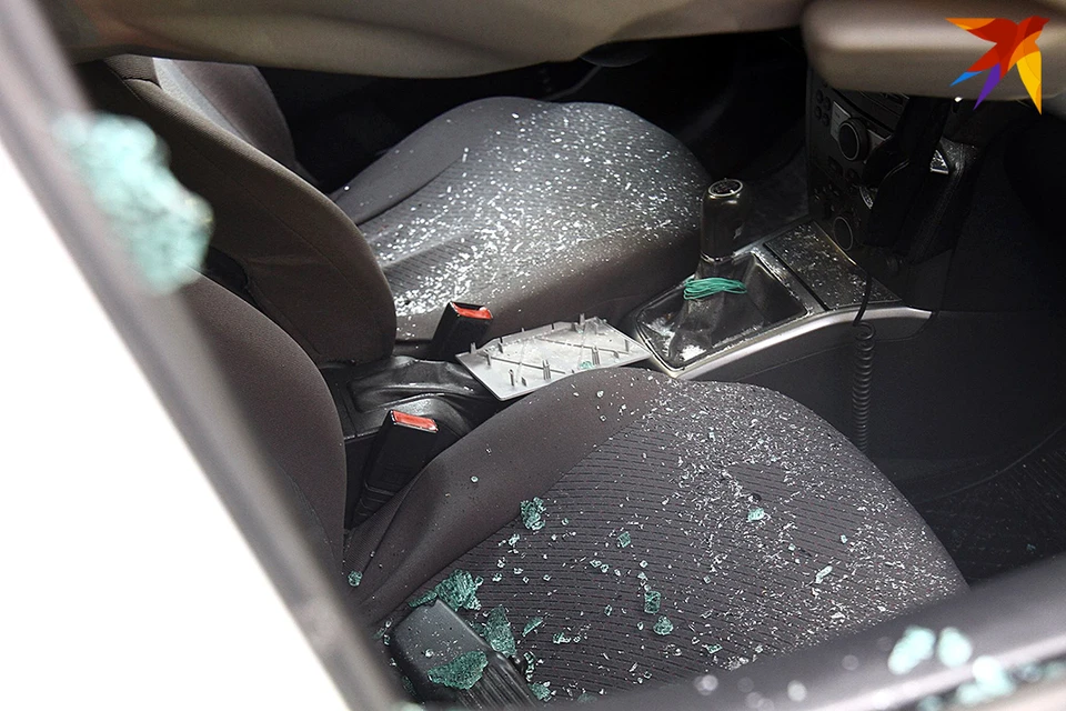 Выброшенная из окна бутылка повредила авто на парковке. Фотоиллюстрация: архив «КП»