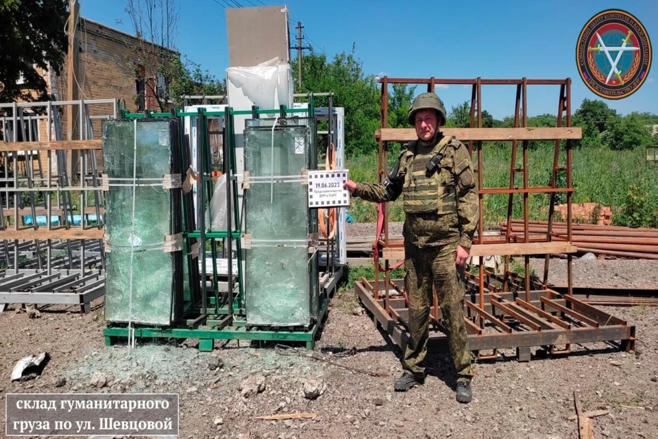 Под огнем ВСУ оказался склад гуманитарного груза в Волновахе. Фото: СЦКК ДНР