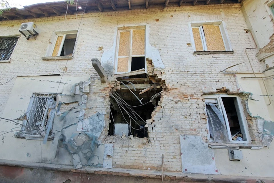 Здание после атаки дрона Фото: Новокаховская администрация