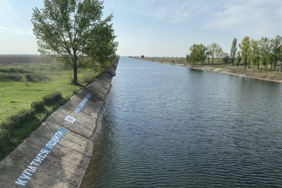 Водяное запорожская область. Крым Успенское водохранилище. Черемисовское водохранилище Крым. Мелитополь Россия.