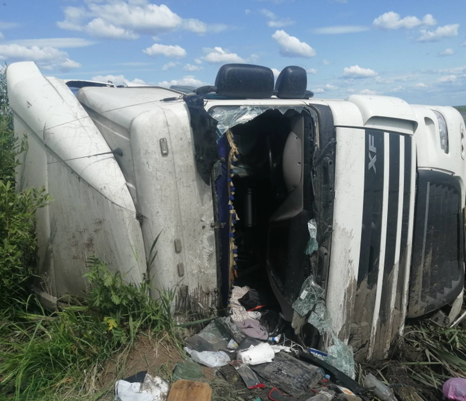 Полиция опубликовала снимки с места смертельного ДТП в Сапожковском районе.