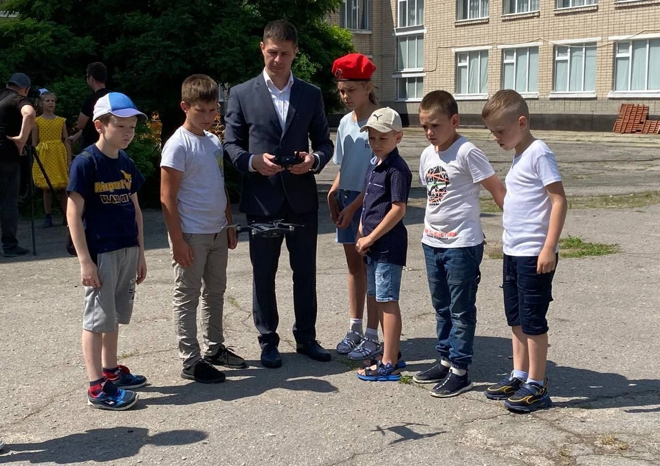 Школьников Скадовска научили управлять квадрокоптерами. Фото: пресс-служба Министерства молодежной политики региона.