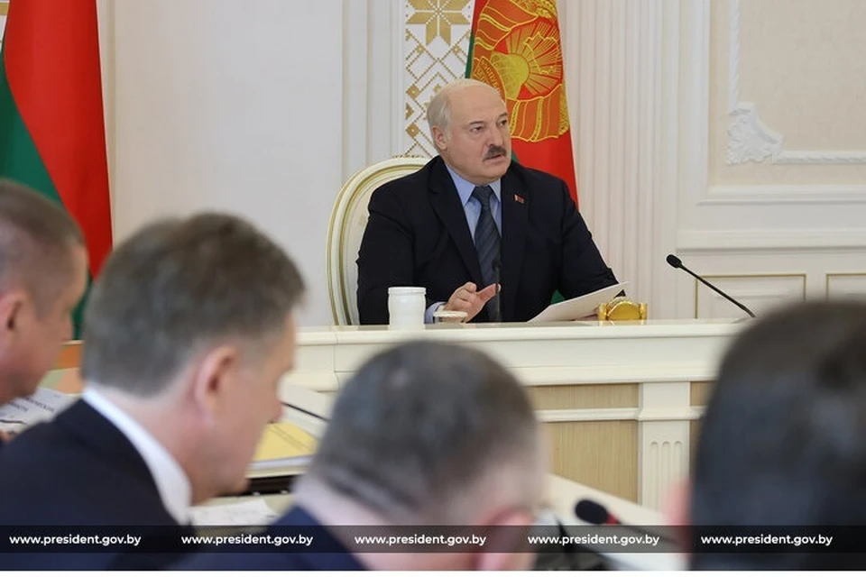 Лукашенко считает неподходящим момент для предоставления медикам права выкупать арендное жилье. Фото: president.gov.by