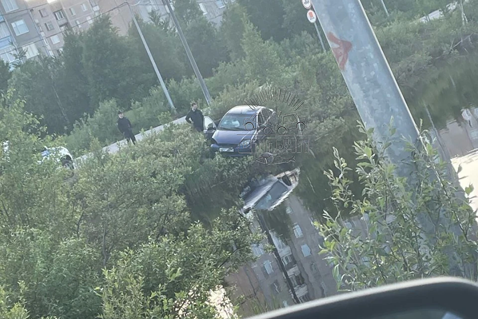 В отношении несовершеннолетнего водителя составили 20 административных материалов, а транспорт отправили на спецстоянку. Фото: vk.com/murmansk_dtp