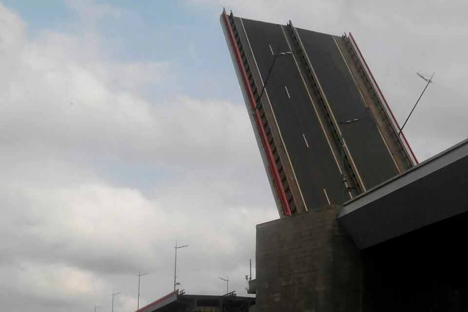 Дорога перекрыта. Карта перекрытий движения в москве сегодня. Реконструкция моста в пироговском. Почему сегодня перекрыты мосты. Новолипецкий мост липецк.