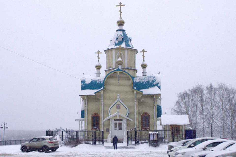 Церковь отстроили заново, но уже деревянную. Фото: Вятская епархия