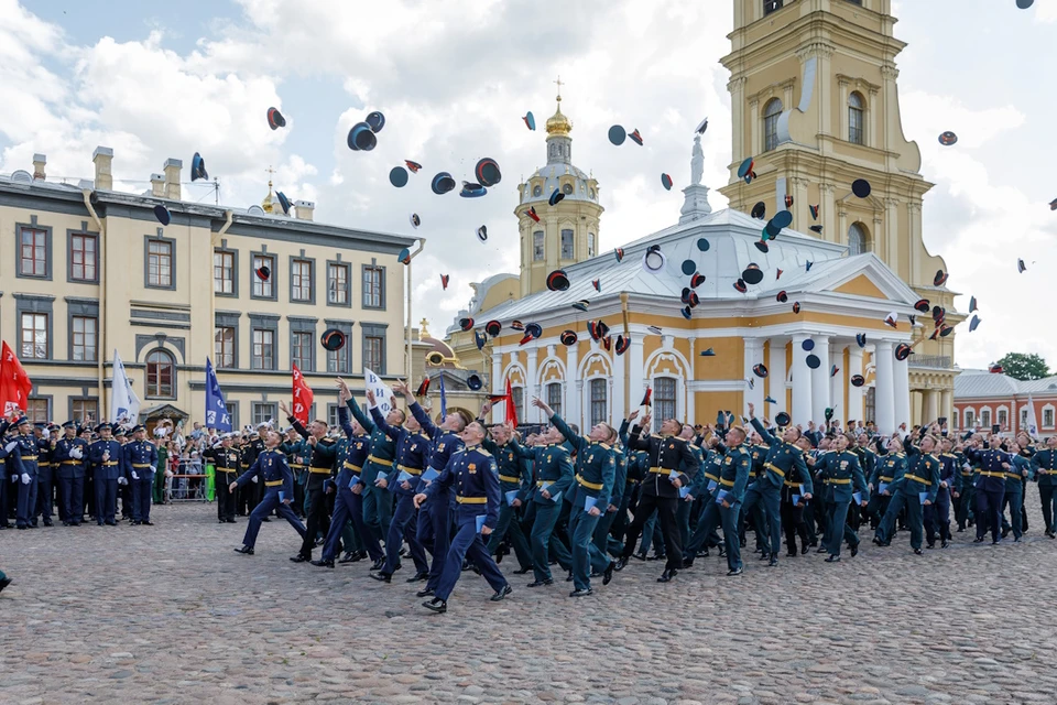 Церемония прошла на Соборной площади Петропавловской крепости Санкт-Петербурга. Фото: МО РФ