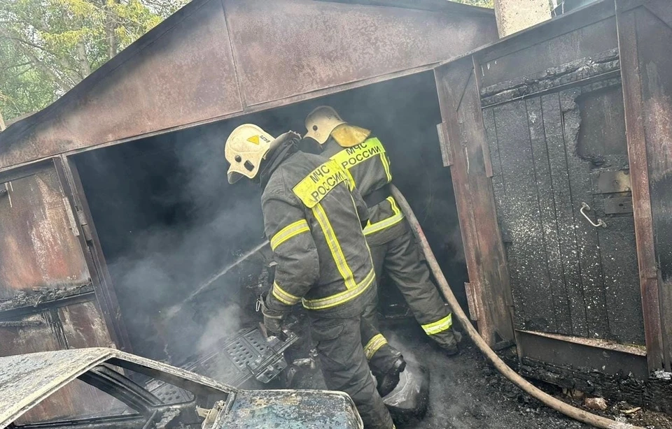 В поселке Иншинский под Тулой сгорели два автомобиля