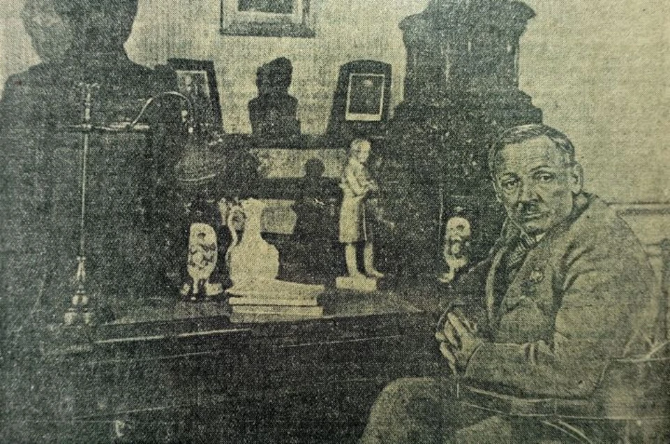 Янка Купала за рабочим столом - редкий снимок авторства И. Каплинского, про который не вспоминали больше восьмидесяти лет.